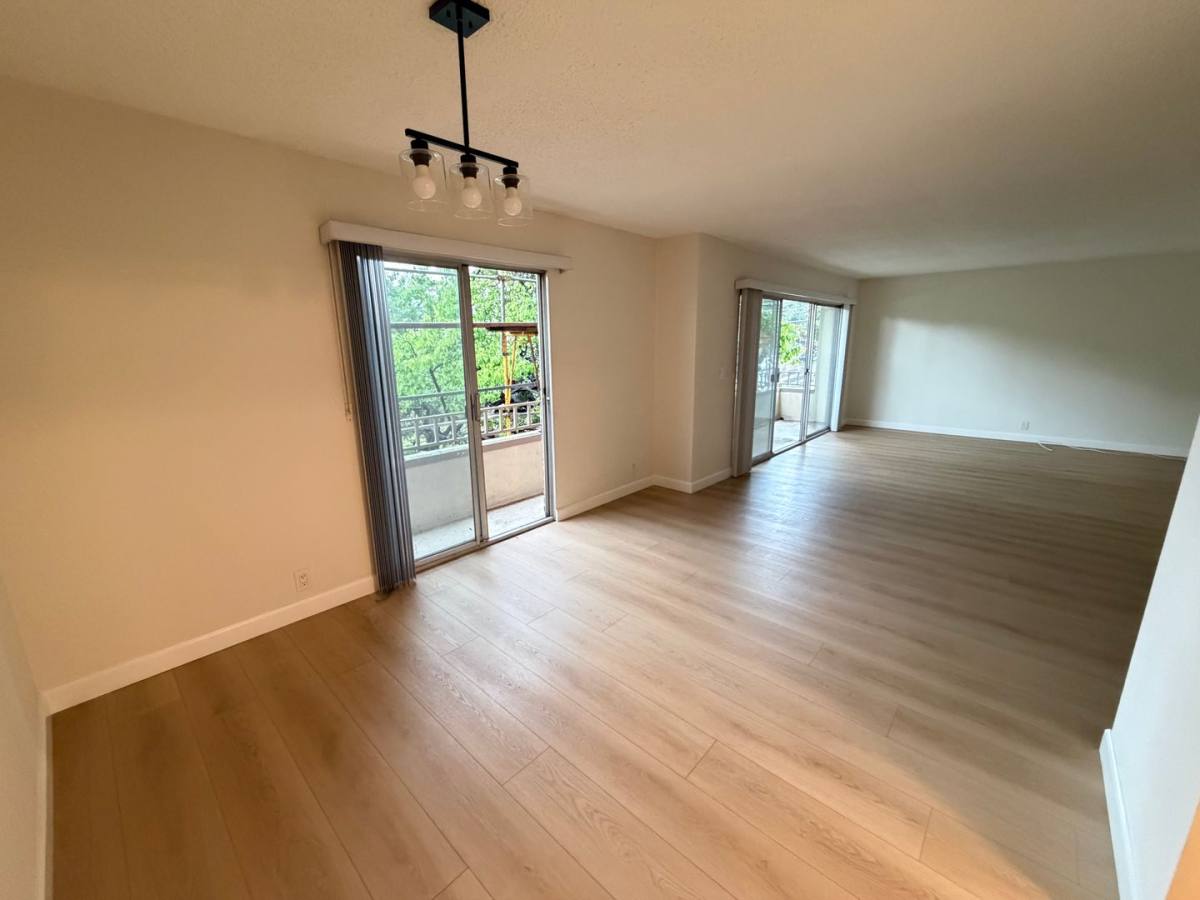 Apartment for rent at 11930 Montana Ave, Los Angeles, CA 90049