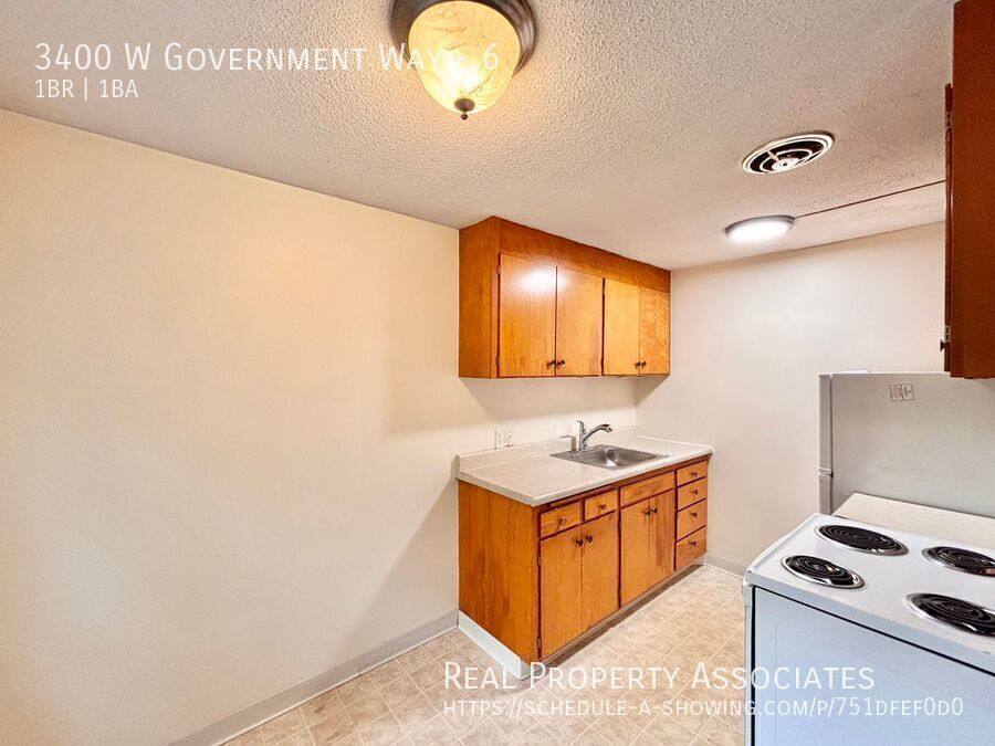 Apartment for rent at 3400 W Government Way #6, Seattle, WA 98199