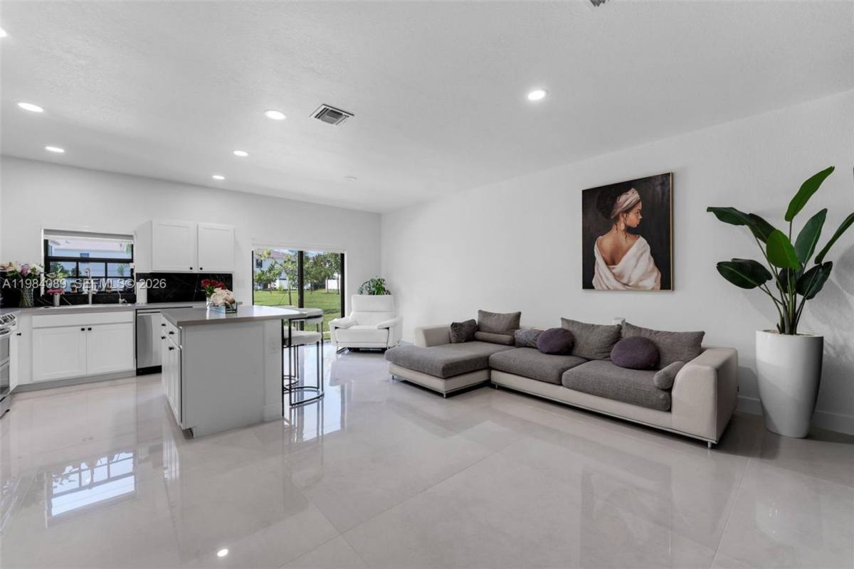 Townhouse for rent at 617 SW 11th St, Homestead, FL 33034