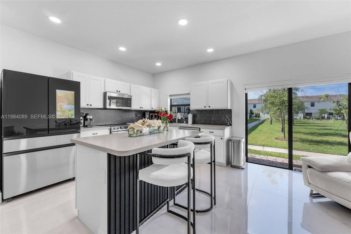 Townhouse for rent at 617 SW 11th St, Homestead, FL 33034