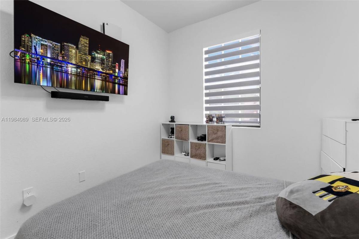 Townhouse for rent at 617 SW 11th St, Homestead, FL 33034