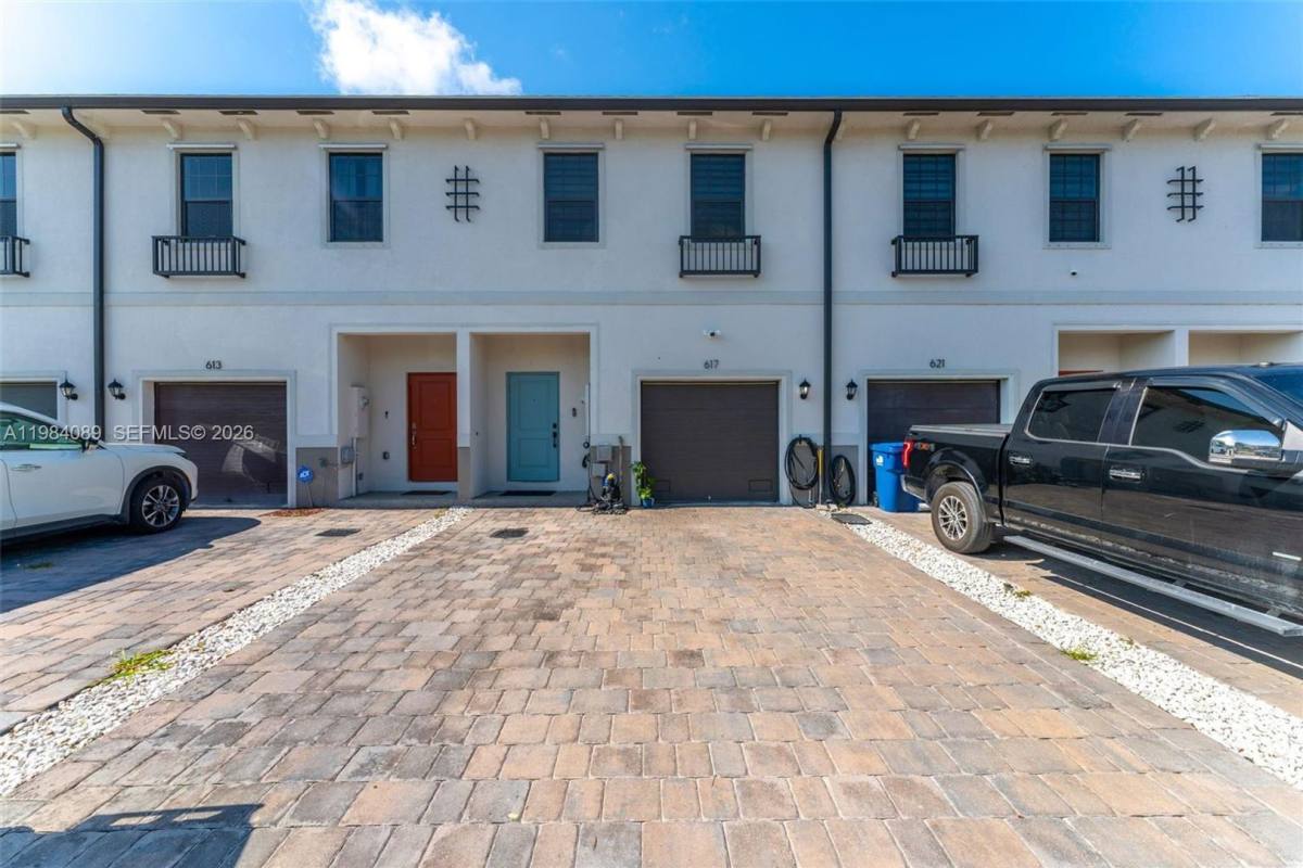 Townhouse for rent at 617 SW 11th St, Homestead, FL 33034