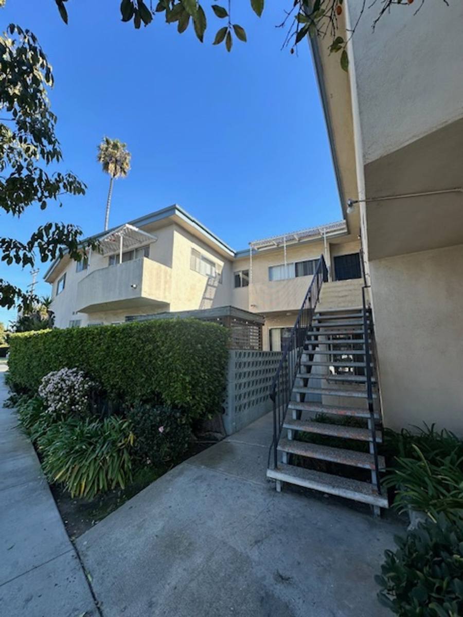 Apartment for rent at 9520 National Blvd, Los Angeles, CA 90034