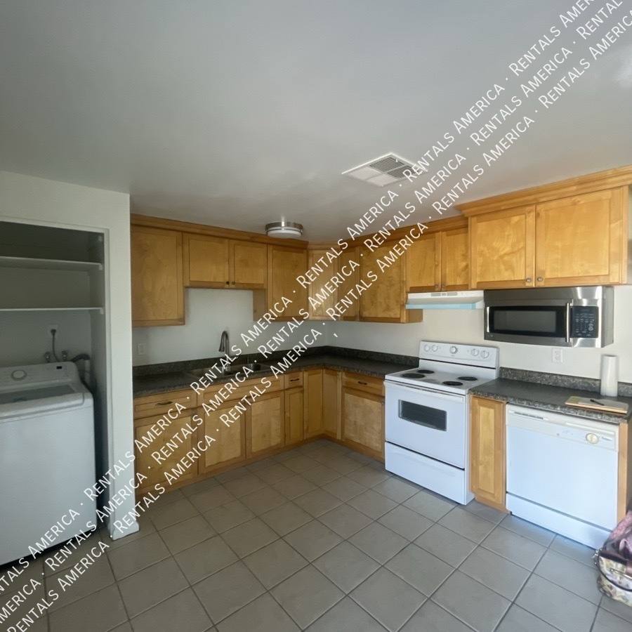 House for rent at 3550 E Voltaire Dr, Phoenix, AZ 85032