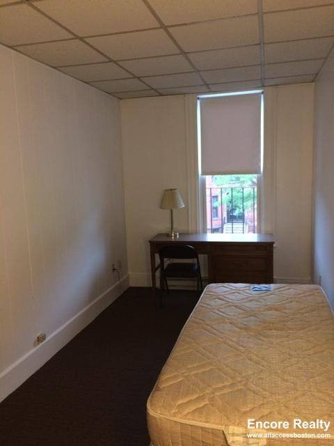 Apartment for rent at 272 Newbury St #6, Boston, MA 02116