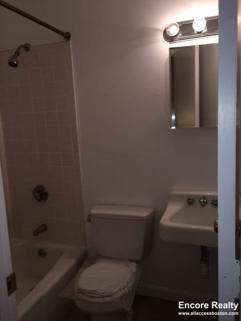 Apartment for rent at 272 Newbury St #6, Boston, MA 02116