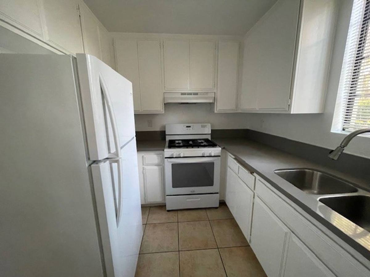 Apartment for rent at 3965 Inglewood Blvd, Los Angeles, CA 90066