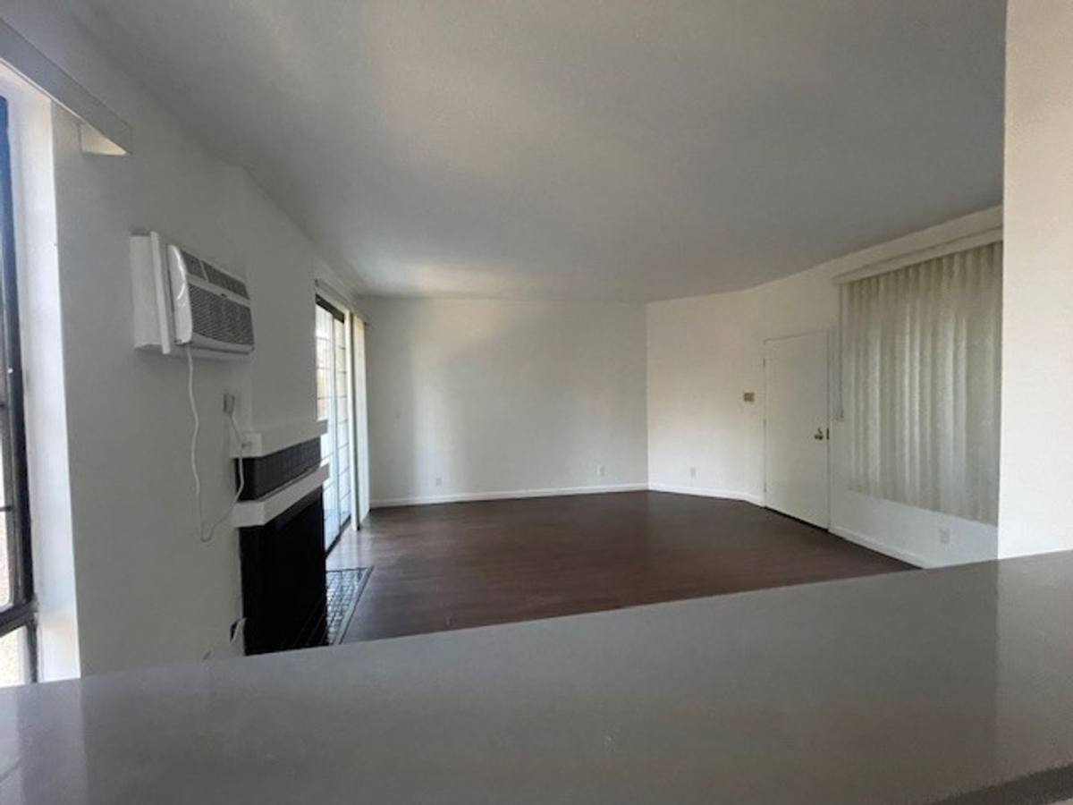 Apartment for rent at 3965 Inglewood Blvd, Los Angeles, CA 90066