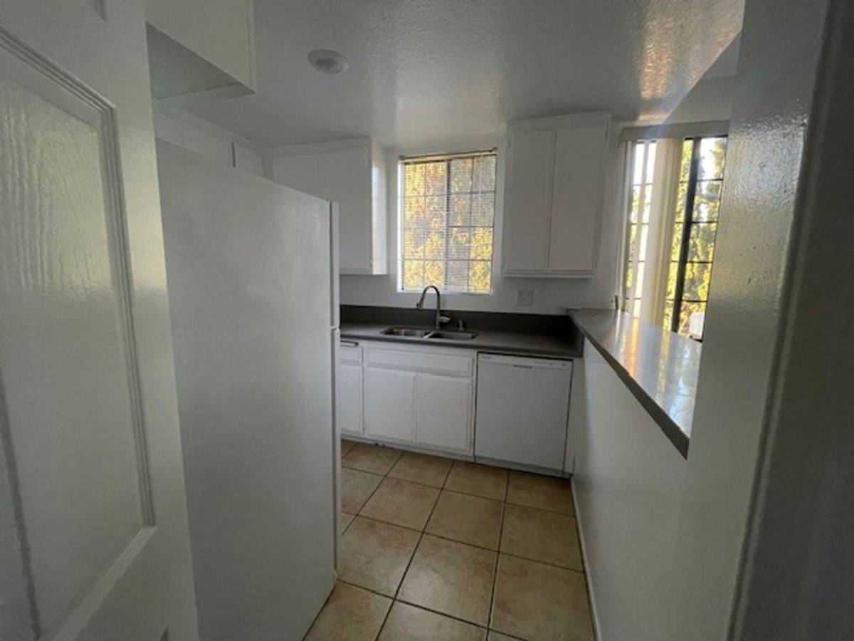Apartment for rent at 3965 Inglewood Blvd, Los Angeles, CA 90066