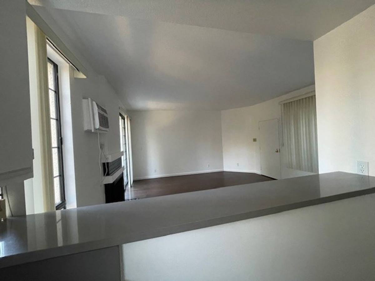 Apartment for rent at 3965 Inglewood Blvd, Los Angeles, CA 90066