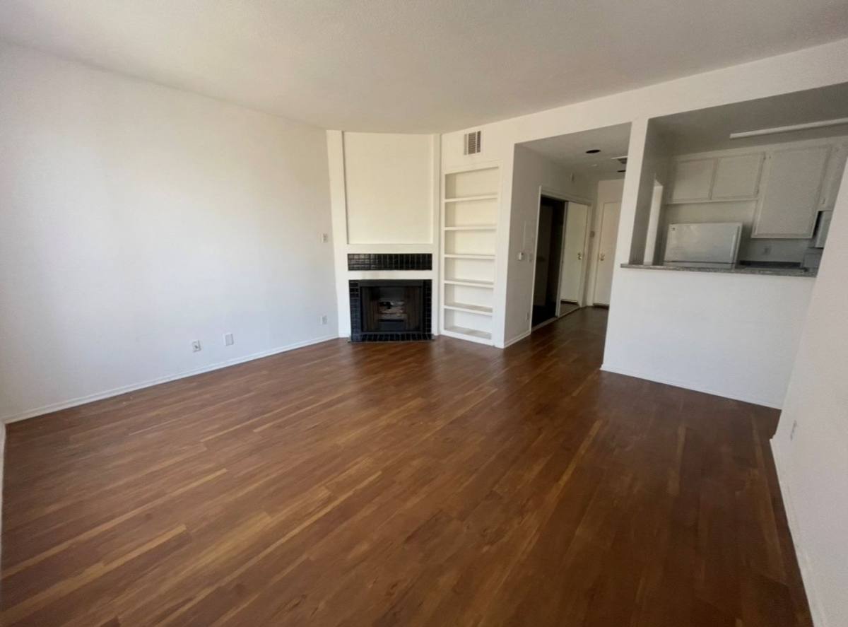 Apartment for rent at 3965 Inglewood Blvd, Los Angeles, CA 90066