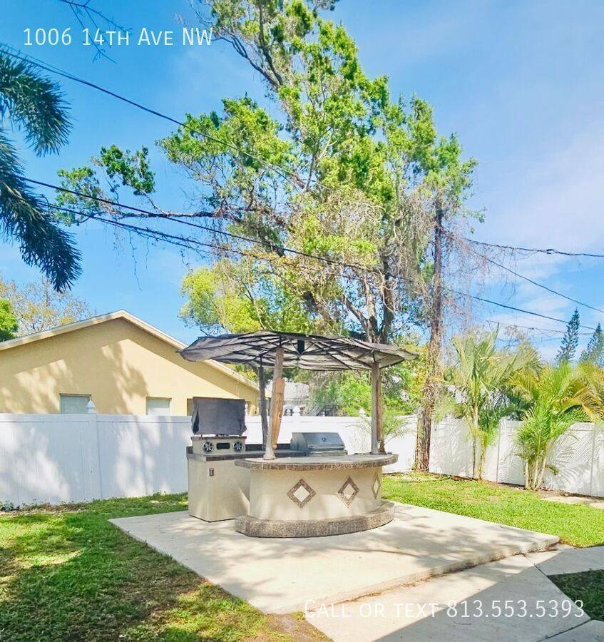 House for rent at 1006 14th Ave NW, Largo, FL 33770