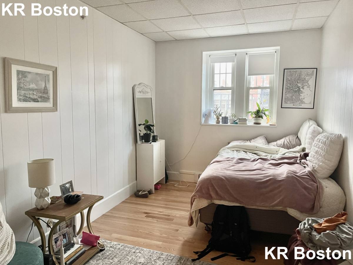 Apartment for rent at 272 Newbury St #14, Boston, MA 02116