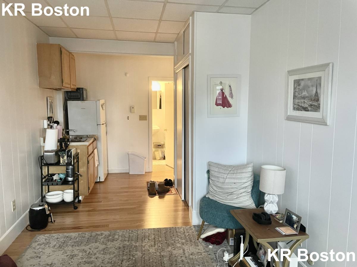 Apartment for rent at 272 Newbury St #14, Boston, MA 02116