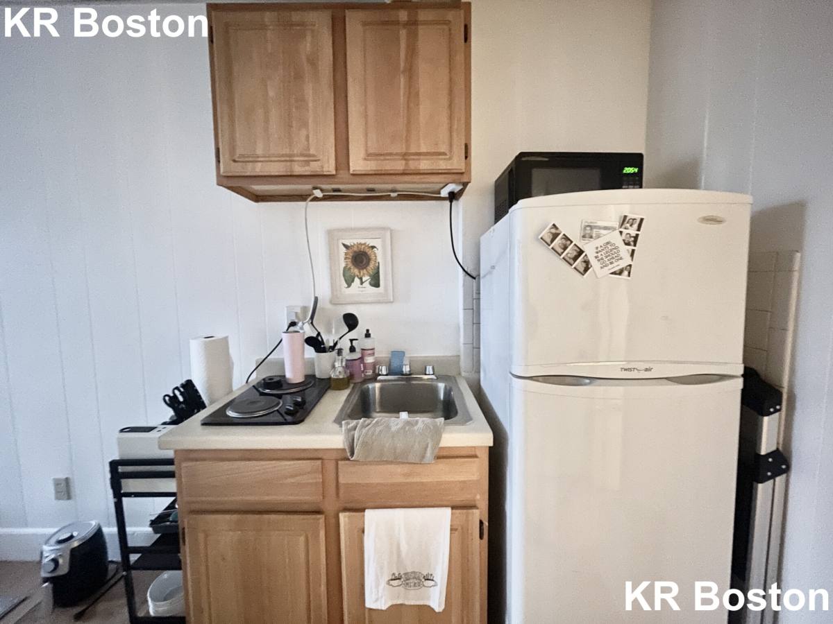 Apartment for rent at 272 Newbury St #14, Boston, MA 02116