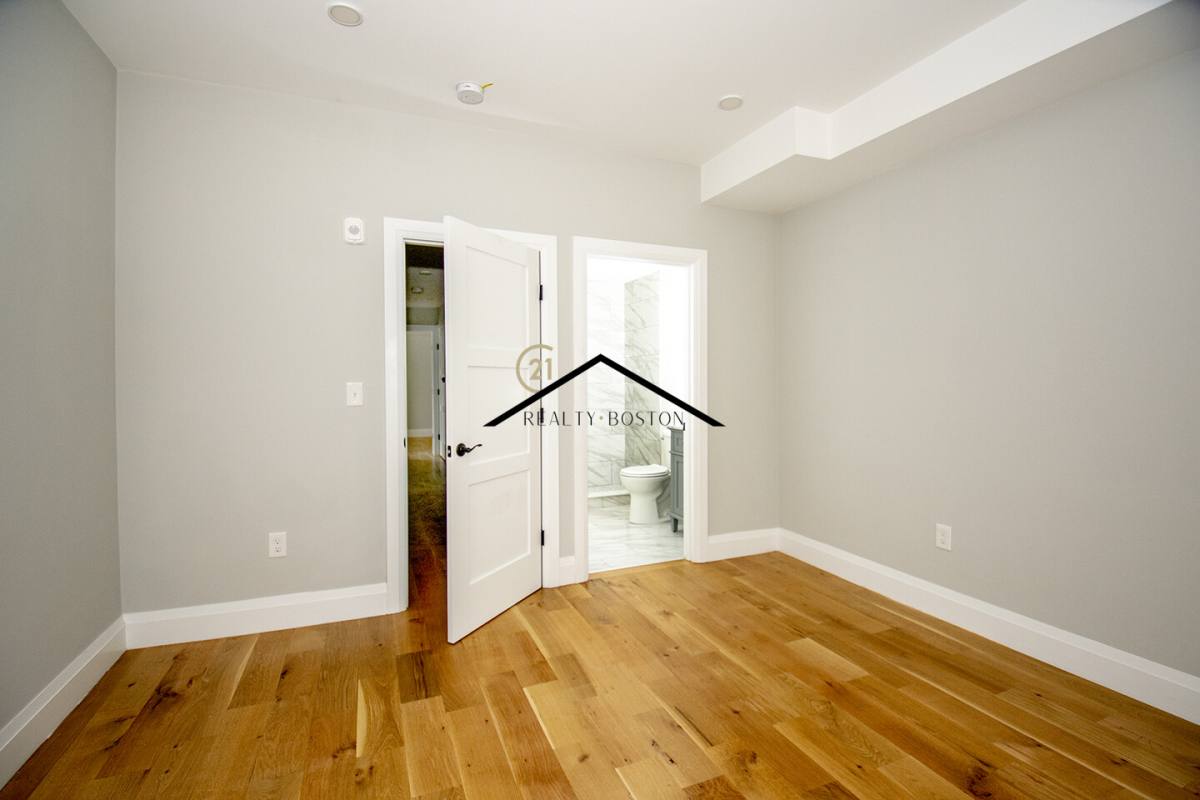 Apartment for rent at 348 Chelsea #3, East Boston, MA 02128