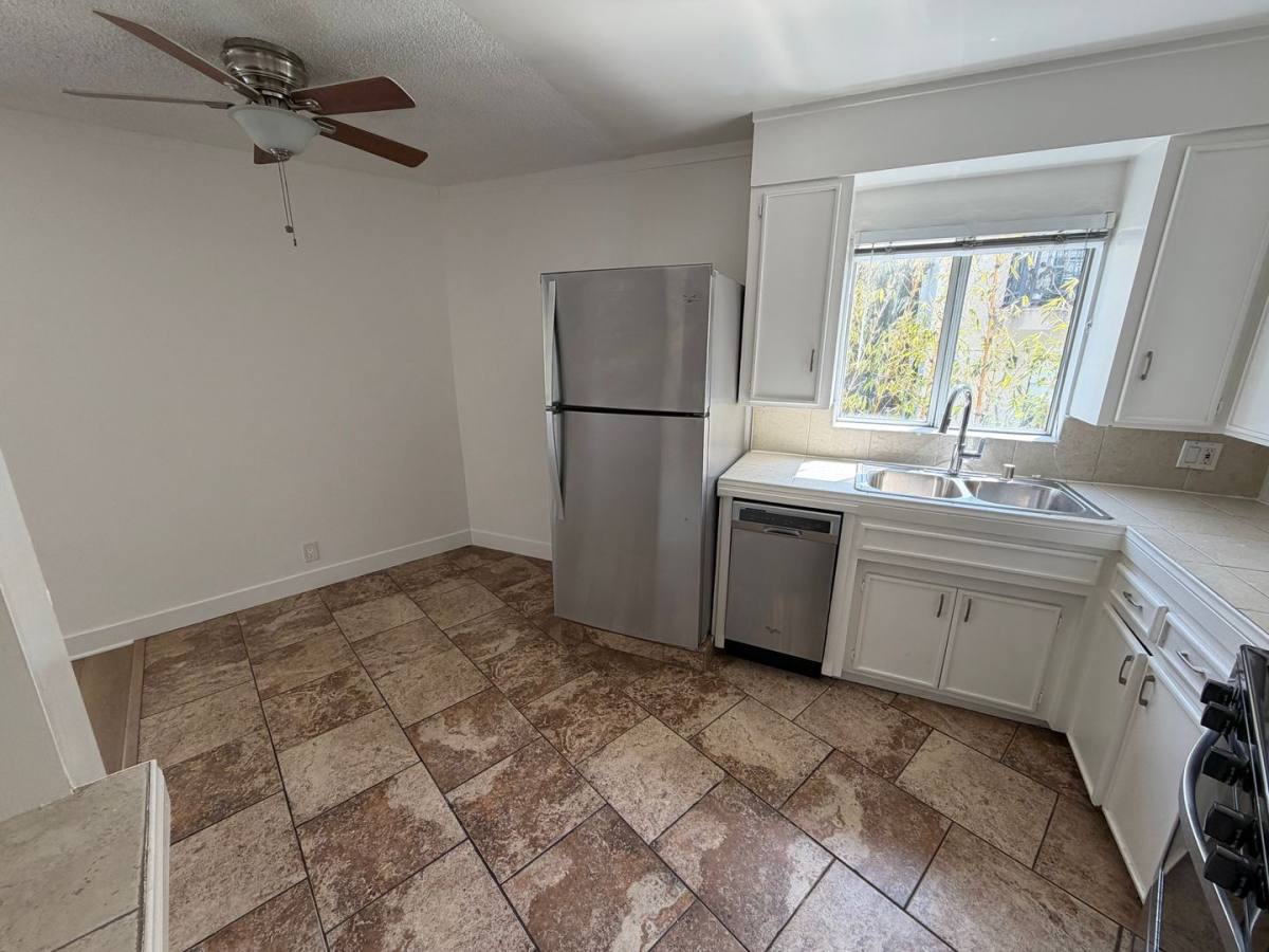 Apartment for rent at 1622 Sbeverly Glen Blvd, Los Angeles, CA 90024