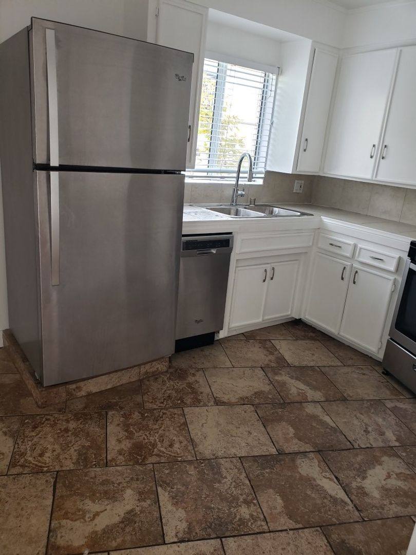 Apartment for rent at 1622 Sbeverly Glen Blvd, Los Angeles, CA 90024