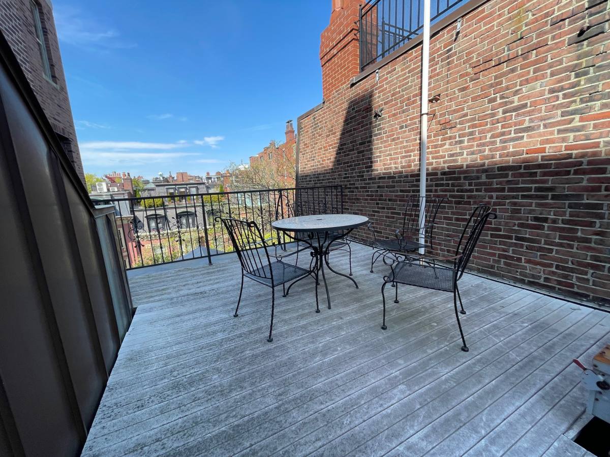 Apartment for rent at 319 Dartmouth St #1, Boston, MA 02116