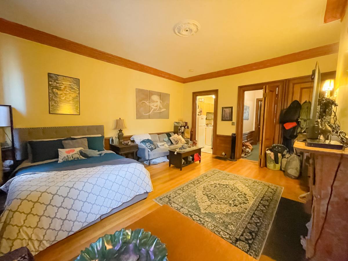 Apartment for rent at 319 Dartmouth St #1, Boston, MA 02116