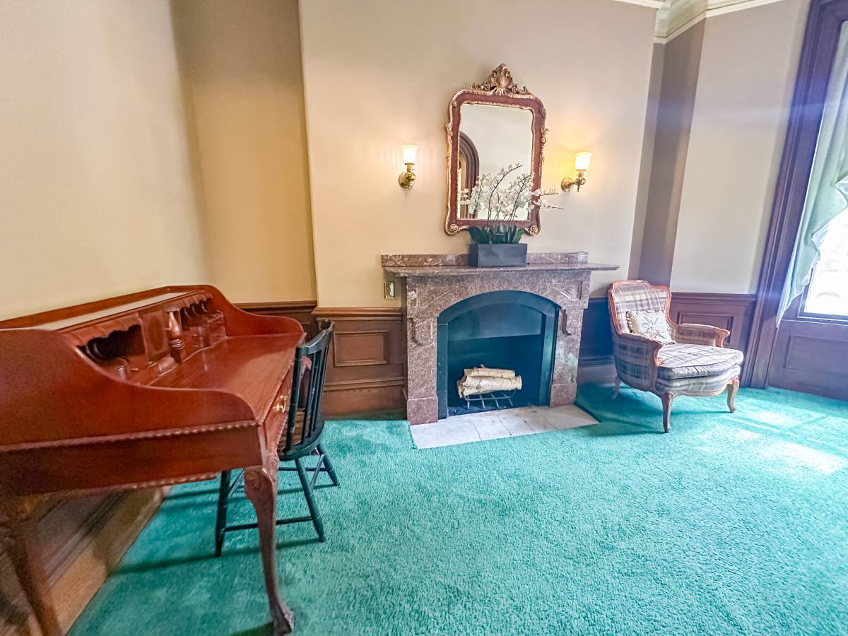 Apartment for rent at 319 Dartmouth St #1, Boston, MA 02116