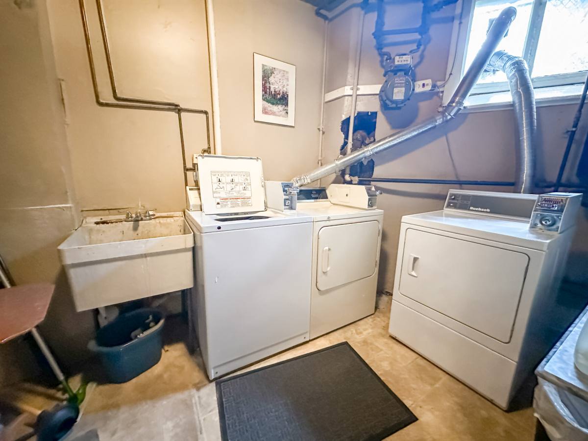 Apartment for rent at 319 Dartmouth St #1, Boston, MA 02116