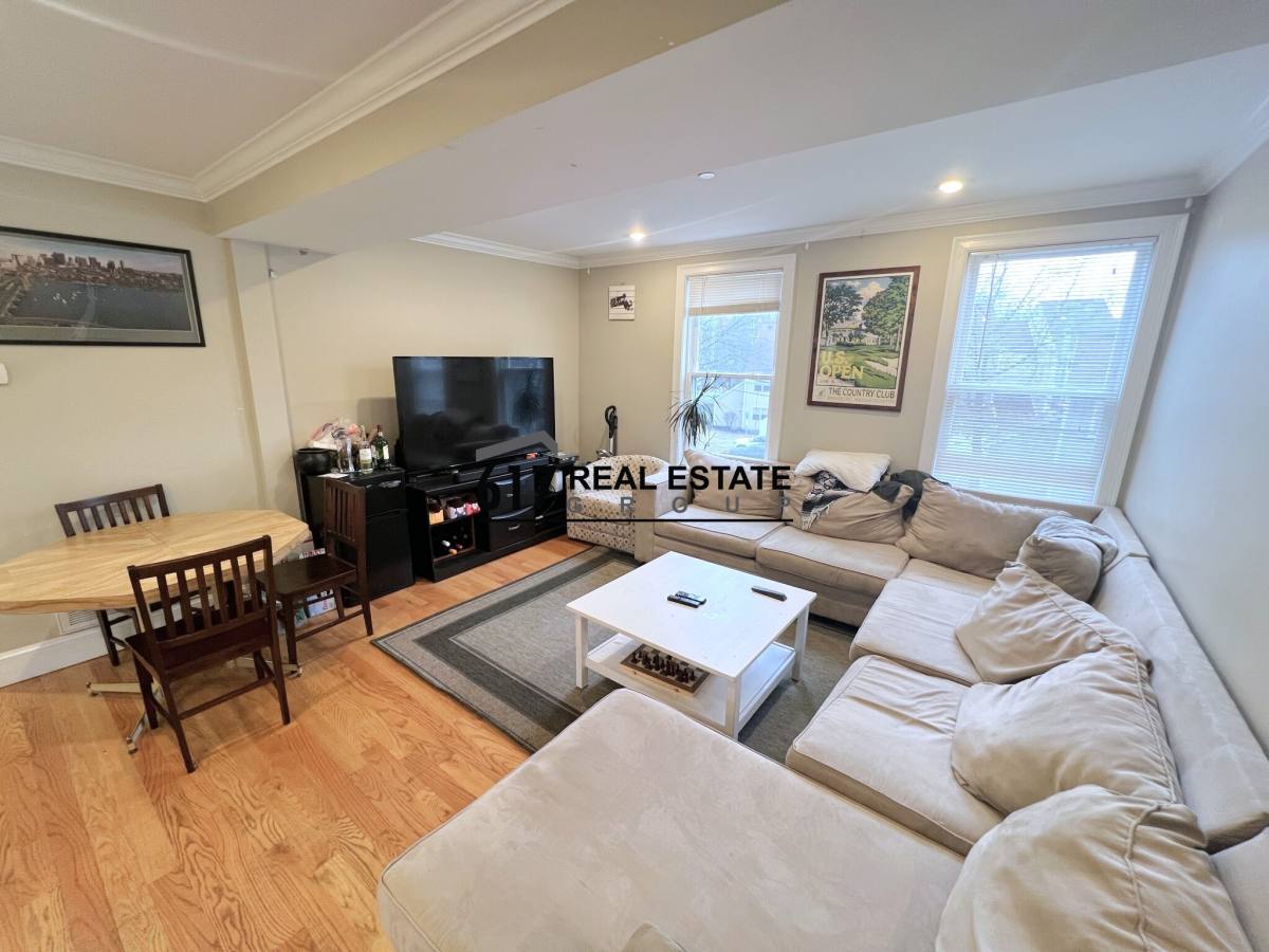 Apartment for rent at 183 River St #2, Cambridge, MA 02139