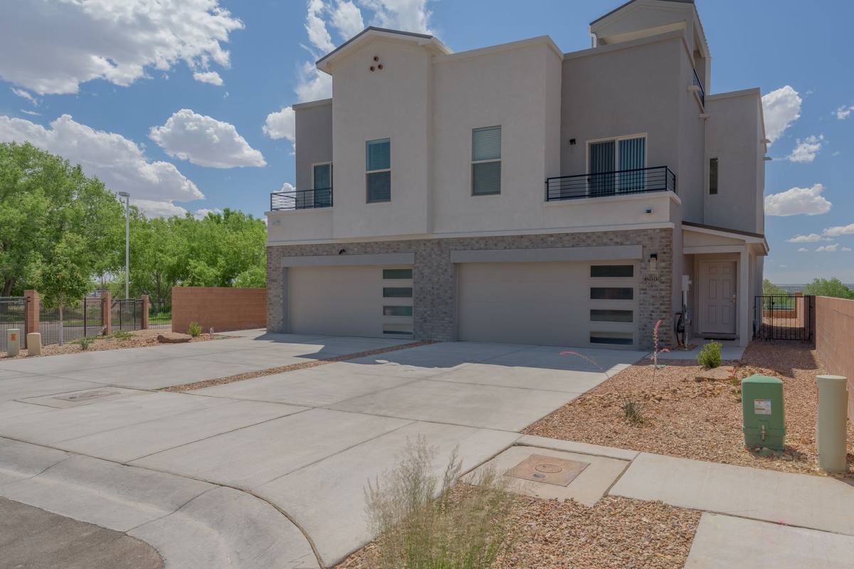 Townhouse for rent at 8801 Horizon Way NE, Albuquerque, NM 87113