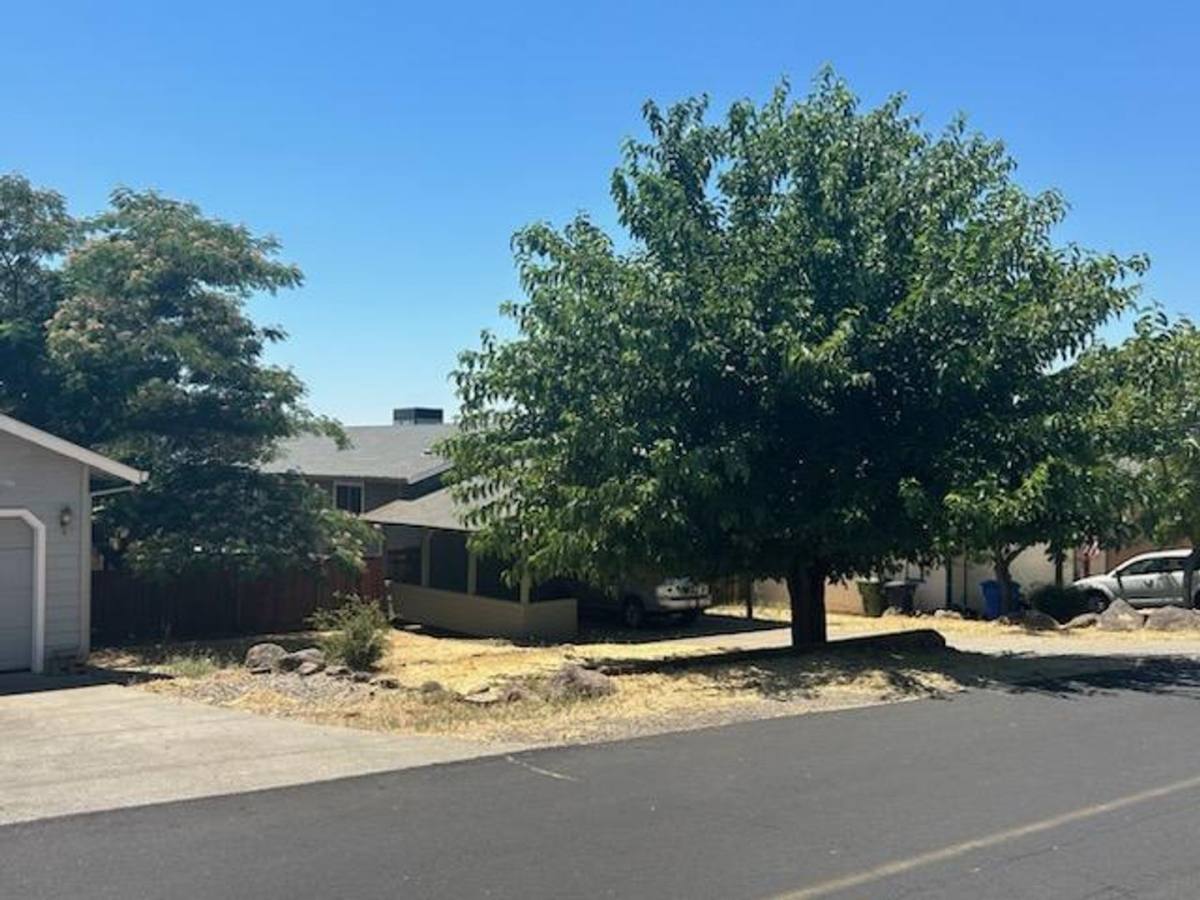 House for rent at 19141 Ravenhill Rd, Hidden Valley Lake, CA 95467