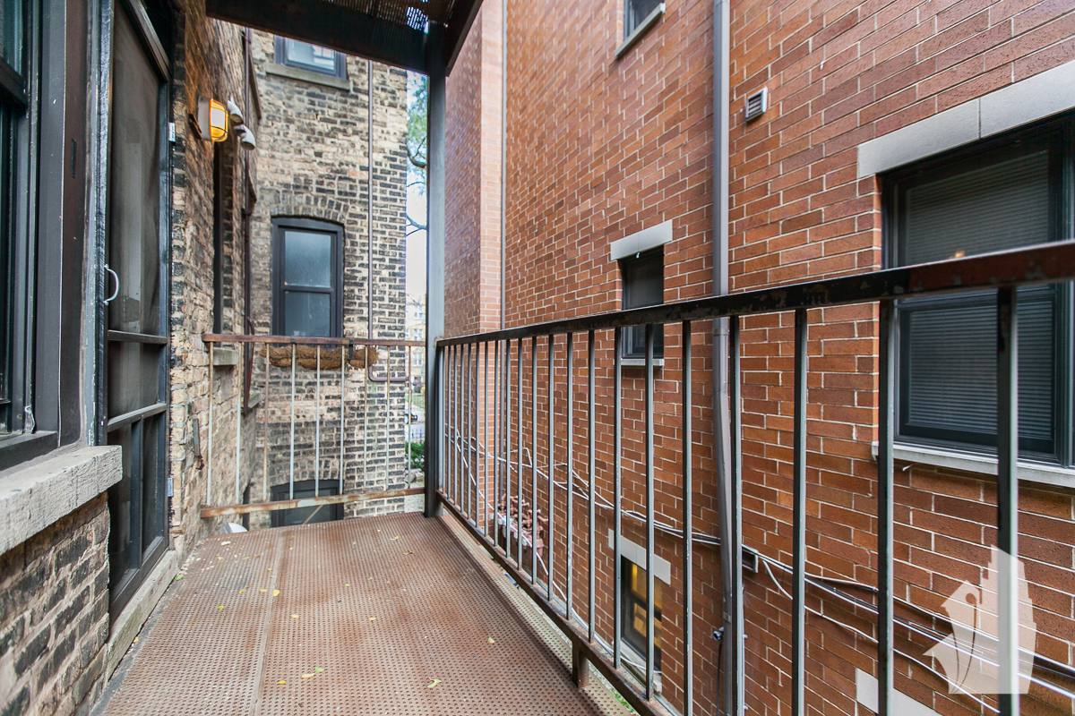 Apartment for rent at 917 W Dakin St #403, Chicago, IL 60613