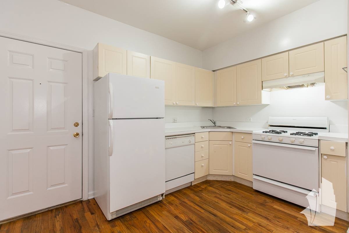 Apartment for rent at 917 W Dakin St #403, Chicago, IL 60613