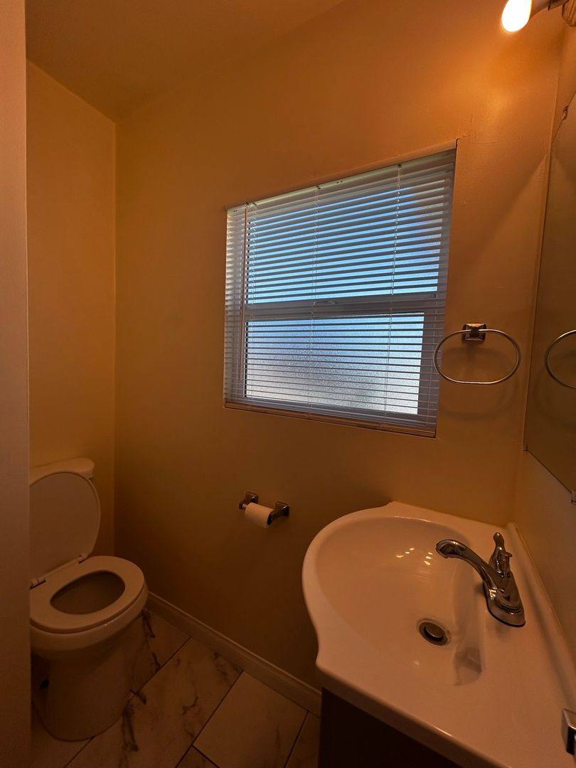 Apartment for rent at 710 Bradshawe Ave, Los Angeles, CA 90022