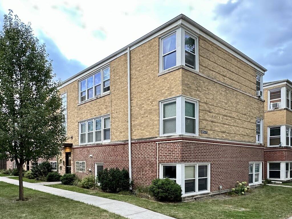 Apartment for rent at 6715 California #DNG, Chicago, IL 60645