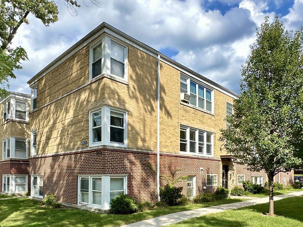 Apartment for rent at 6721 California #DWG, Chicago, IL 60645