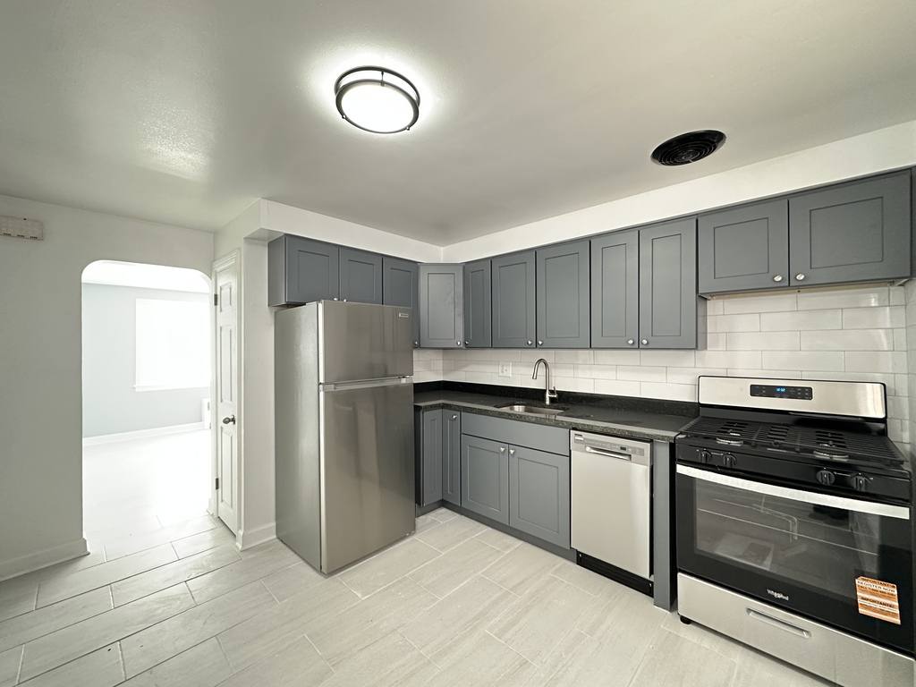 Apartment for rent at 6721 California #DWG, Chicago, IL 60645