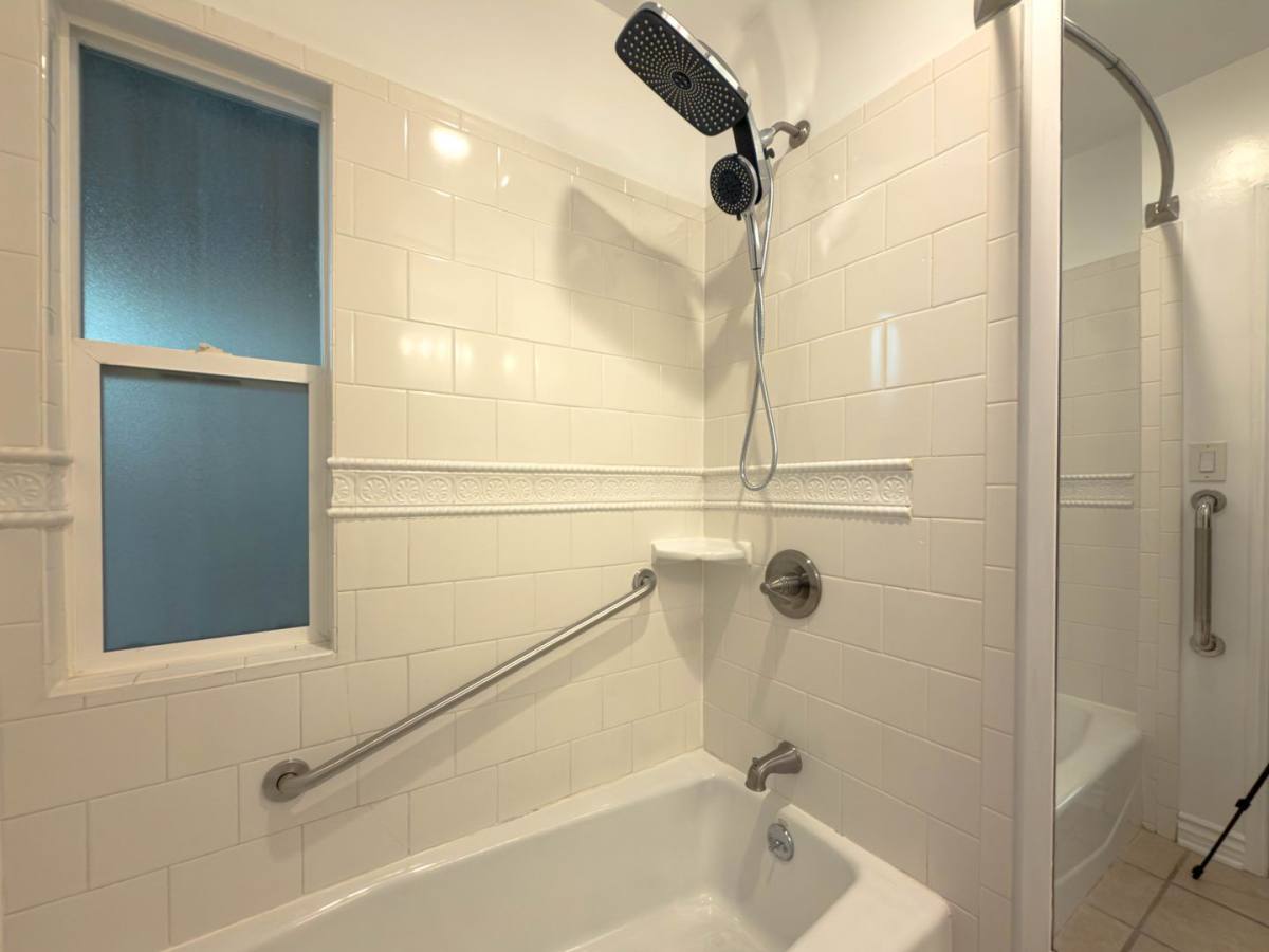 Apartment for rent at 10428 Riverside Dr, North Hollywood, CA 91602