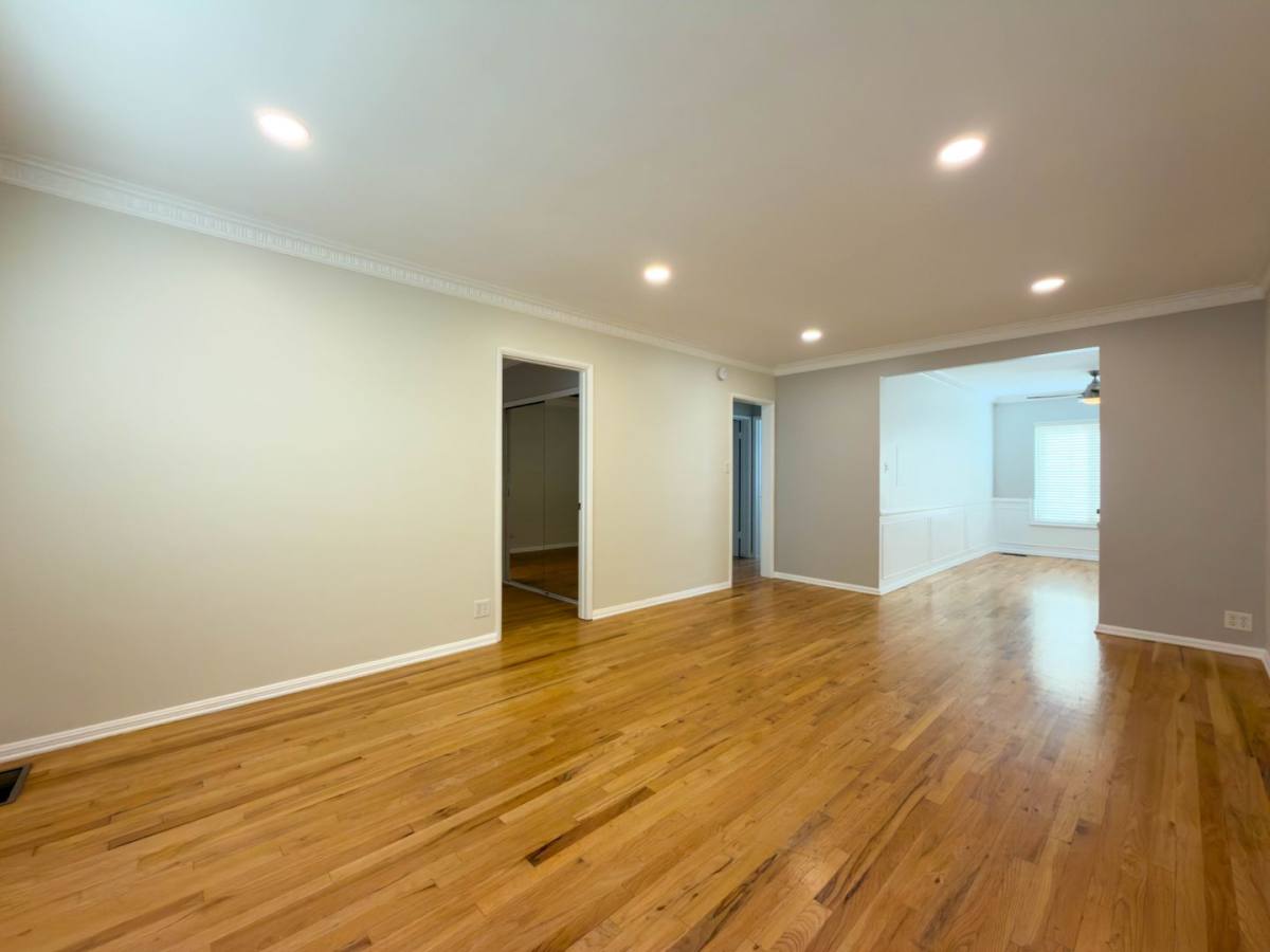 Apartment for rent at 10428 Riverside Dr, North Hollywood, CA 91602