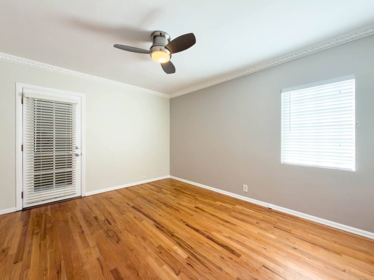 Apartment for rent at 10428 Riverside Dr, North Hollywood, CA 91602