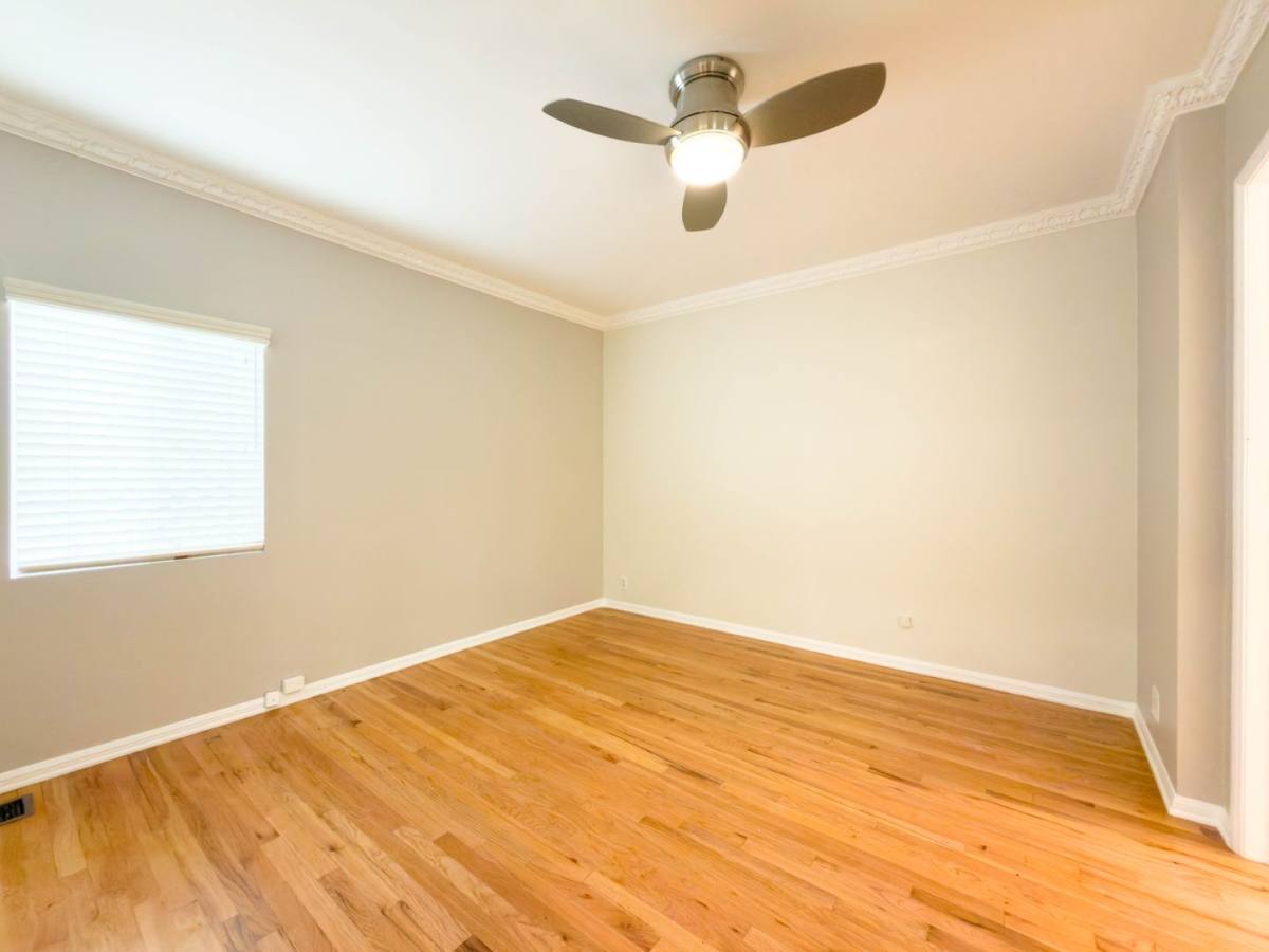 Apartment for rent at 10428 Riverside Dr, North Hollywood, CA 91602