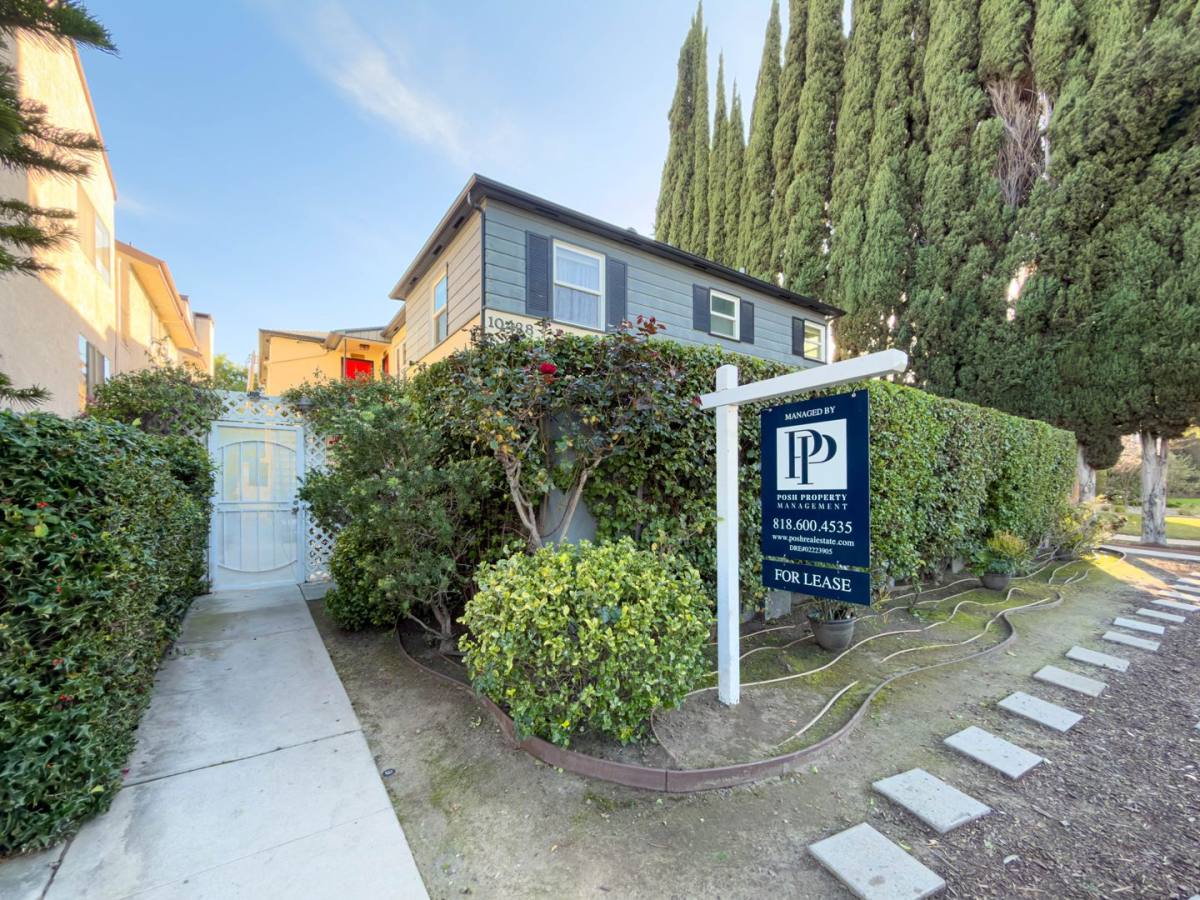 Apartment for rent at 10428 Riverside Dr, North Hollywood, CA 91602