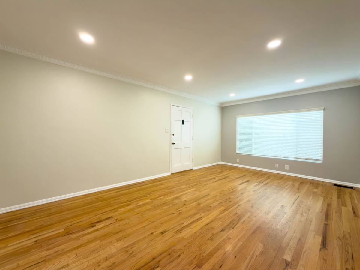 Apartment for rent at 10428 Riverside Dr, North Hollywood, CA 91602