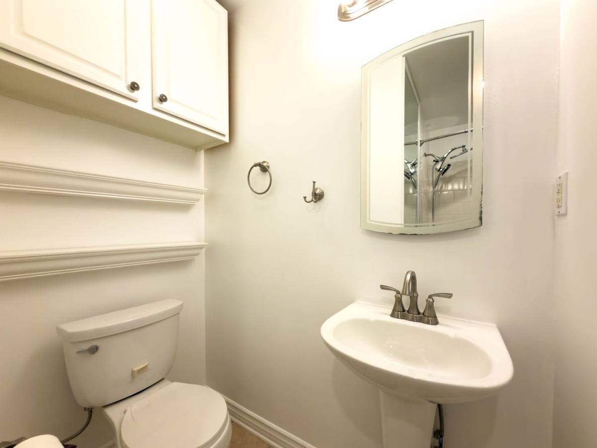 Apartment for rent at 10428 Riverside Dr, North Hollywood, CA 91602