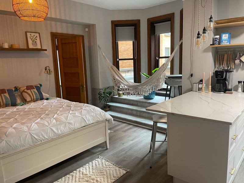 Apartment for rent at 550 W Surf St C211 #211, Chicago, IL 60657