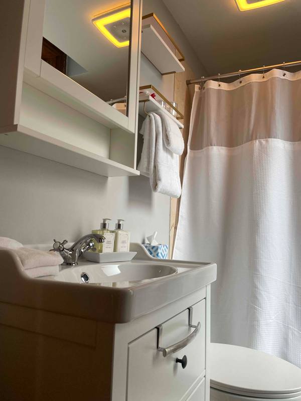 Apartment for rent at 550 W Surf St C211 #211, Chicago, IL 60657