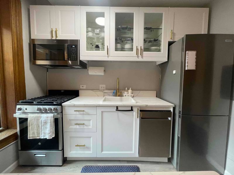 Apartment for rent at 550 W Surf St C211 #211, Chicago, IL 60657