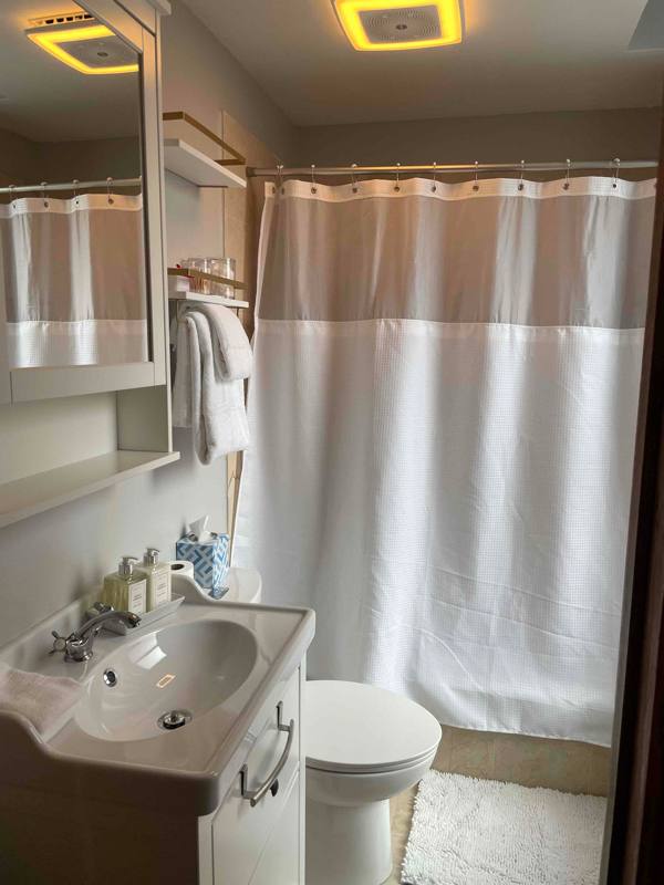Apartment for rent at 550 W Surf St C211 #211, Chicago, IL 60657