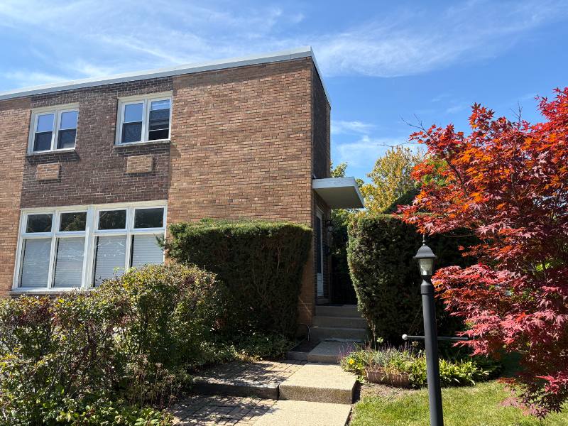 Townhouse for rent at 432 Elm St #1, Highland Park, IL 60035