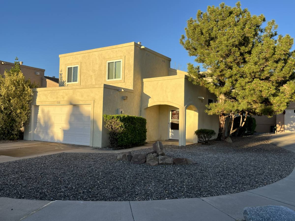 Townhouse for rent at 5204 Edwards Dr NE, Albuquerque, NM 87111
