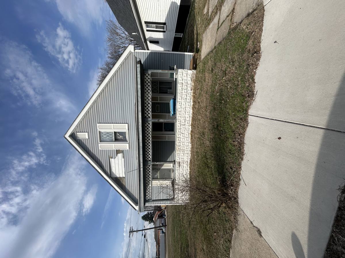 House for rent at 47 W Penning Ave, Wood River, IL 62095