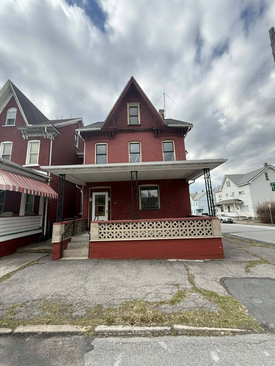 House for rent at 200 5th Ave, Altoona, PA 16602